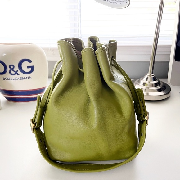 COACH Drawstring Legacy Bucket Tote Bag Style# J8Y-9165 Super cute vibrant bag